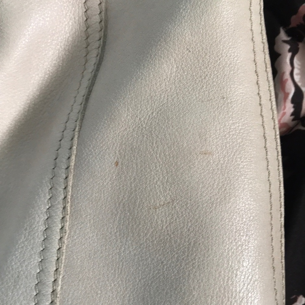 Authentic Prada Cream Handbag - Picture 5 of 8